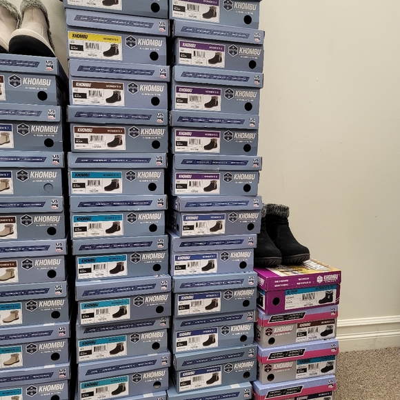 Khombu Women's Iris Cream Suede Leather All Weather Water Resistant Ankl… - Picture 3 of 9